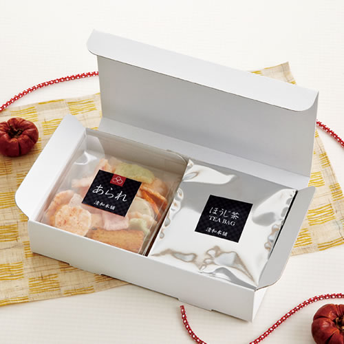 お茶と和菓子の白箱ギフトパッケージ